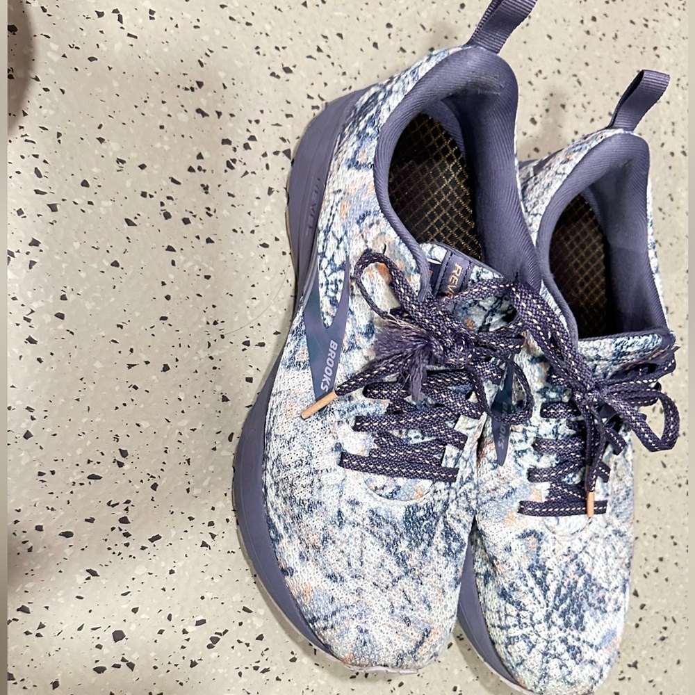 Brooks Speckled Blue Athletic Sneakers